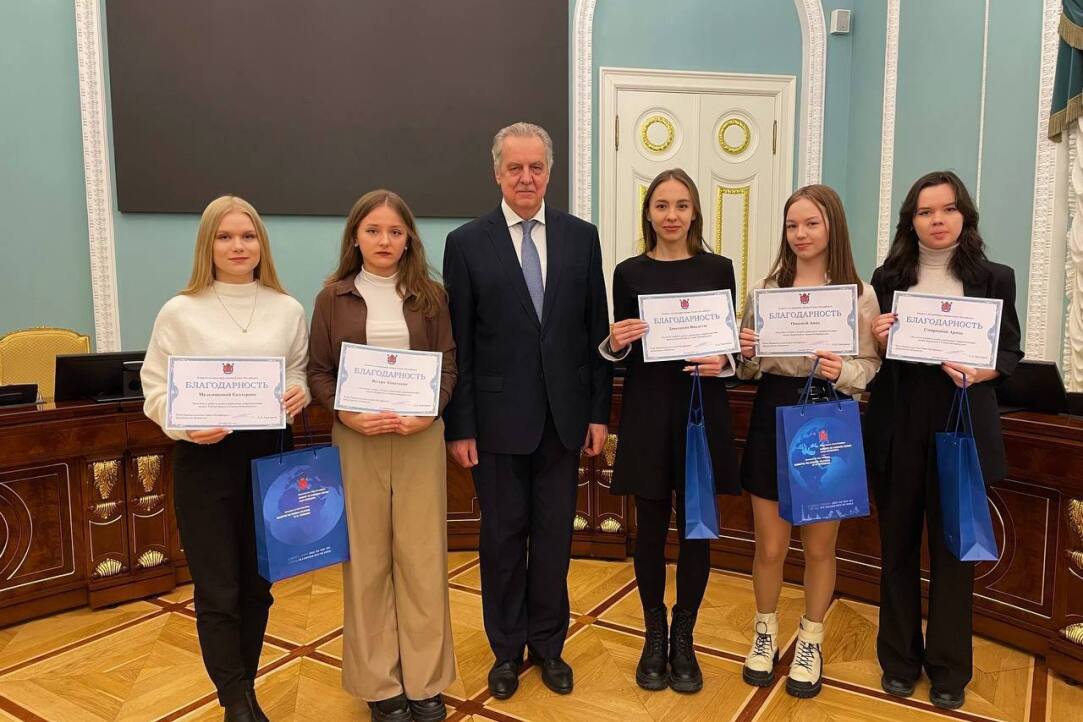 Учащиеся НИУ ВШЭ в Санкт-Петербурге получили награды как лучшие студенты из стран СНГ Иллюстрация к новости: Учащиеся НИУ ВШЭ в Санкт-Петербурге получили награды как лучшие студенты из стран СНГ
